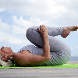 Yoga para aliviar dolores en la espalda baja